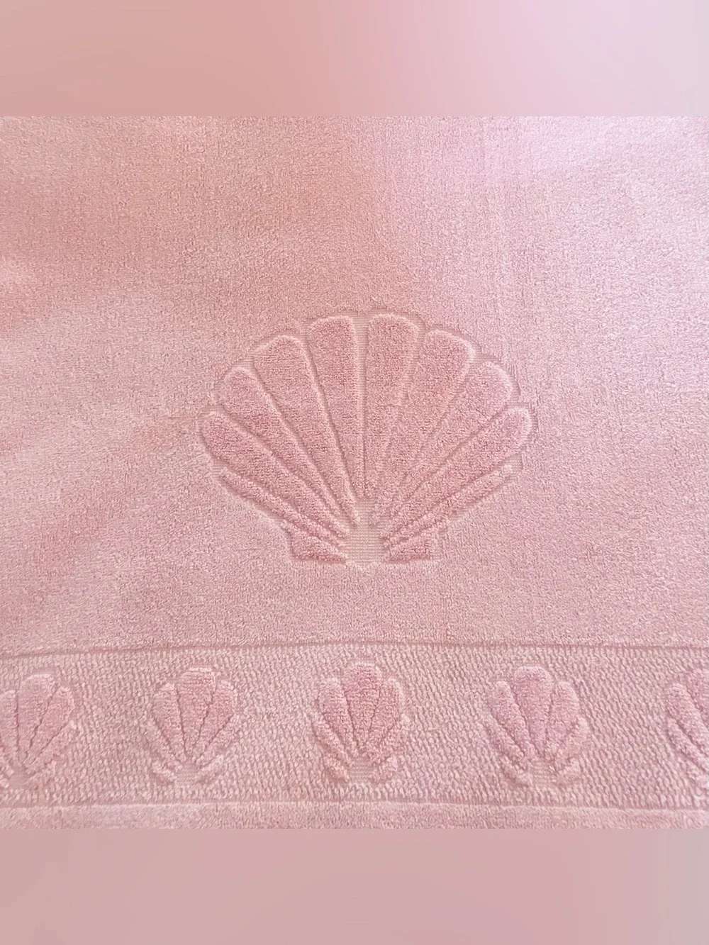 Vintage JCPENNEY Bath Towel Sculpted Shell Pink Cotton 25x42